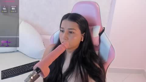 Nahomy Roberts online show from 03/15/26, 09:04