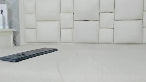 naia_cox online show from 10/05/25, 03:38