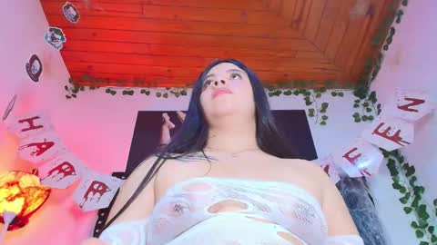 Naia x online show from 10/29/25, 07:59