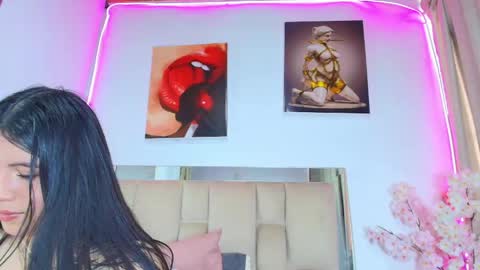 Naia x online show from 04/21/26, 06:44