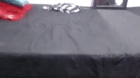 naiakit18 online show from 02/08/25, 08:53