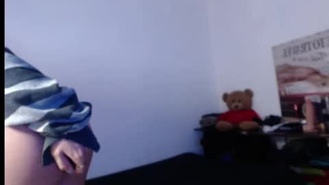 naiakit18 online show from 02/21/25, 12:27