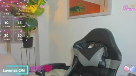 Snapshot of naiara30_ chatting on 06/23/26, 07:56 N A I A R A online show from 06/23/26, 07:56