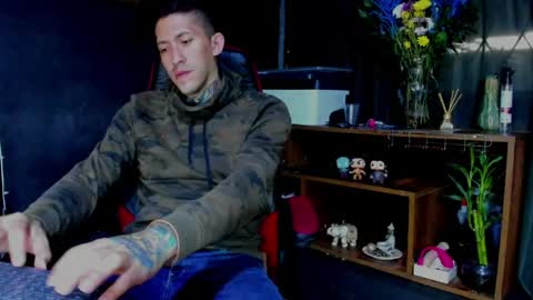 naider_1 online show from 04/19/26, 04:23