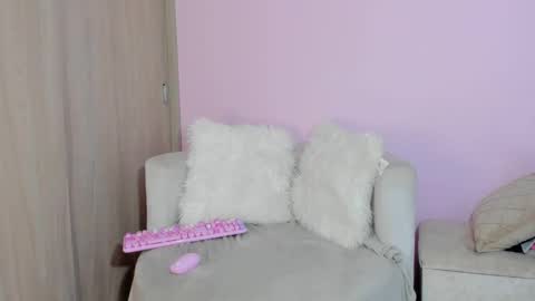 Snapshot of naileea chatting on 12/16/24, 05:43 online show from 12/16/24, 05:43