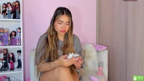 Snapshot of naileea chatting on 11/12/25, 03:40 online show from 11/12/25, 03:40