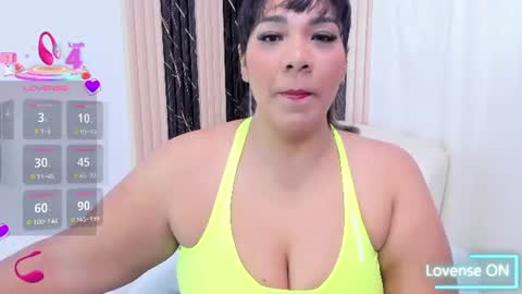 Snapshot of nailha1 chatting on 06/19/26, 09:29 Nailha online show from 06/19/26, 09:29