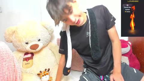 Snapshot of naim_theking chatting on 02/16/26, 05:03 N A I M T H E K I N G online show from 02/16/26, 05:03