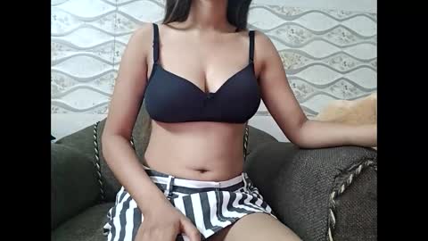 Snapshot of naina00123 chatting on 01/25/25, 08:00 Naina online show from 01/25/25, 08:00