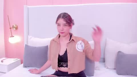 Snapshot of naira_velvet chatting on 06/18/26, 10:03 N A I R A online show from 06/18/26, 10:03