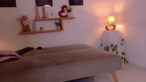 nairagold_ online show from 05/15/26, 11:12