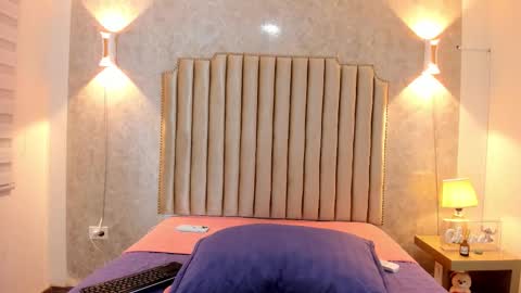 Naisha Rousell online show from 10/11/25, 09:02