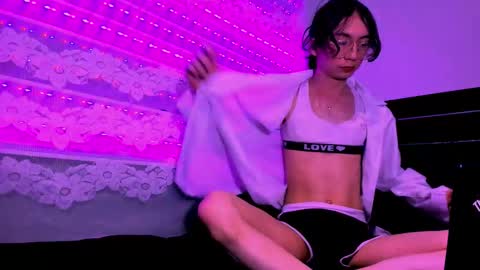 Snapshot of najimi_uwu chatting on 10/20/25, 02:17 NAJI  online show from 10/20/25, 02:17