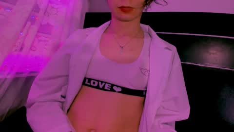 Snapshot of najimi_uwu chatting on 10/21/25, 08:31 NAJI  online show from 10/21/25, 08:31