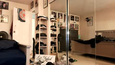 Snapshot of nakedmonkey chatting on 07/15/26, 01:44 nakedmonkey online show from 07/15/26, 01:44