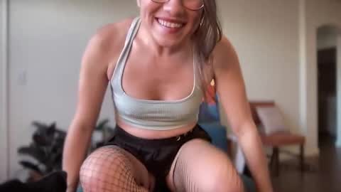 Snapshot of nakedpaint245477 chatting on 02/16/25, 12:19 nakedpaint245477 online show from 02/16/25, 12:19