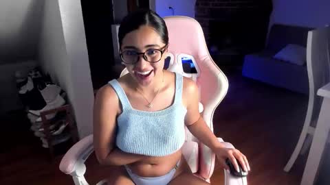 Snapshot of nalarosee_12 chatting on 09/14/25, 02:54 Nala online show from 09/14/25, 02:54