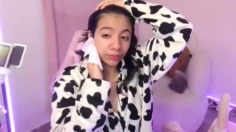 nami_usagi online show from 10/10/25, 11:09