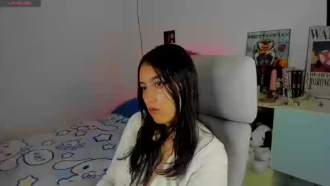 nami_white online show from 09/19/25, 03:34