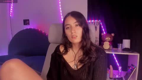 nami_white online show from 09/25/25, 03:32
