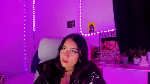 nami_white online show from 10/04/25, 04:32