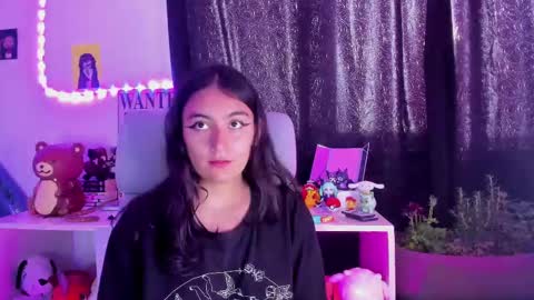 nami_white online show from 10/04/25, 06:06