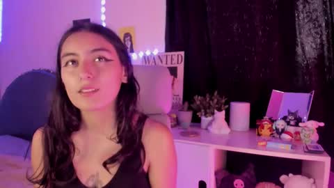 nami_white online show from 10/08/25, 10:18