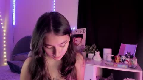 nami_white online show from 10/10/25, 01:37