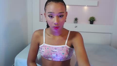 Namoi Smith online show from 12/24/24, 03:38