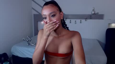 Namoi Smith online show from 12/29/24, 03:33