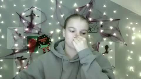 Nana online show from 10/06/25, 08:12