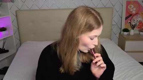 Maeve online show from 09/26/25, 02:43