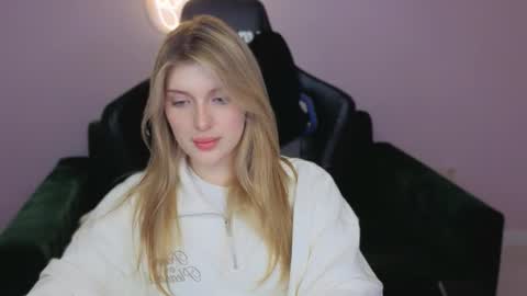 Maeve online show from 09/28/25, 03:01