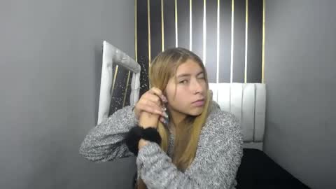 Snapshot of nancy_blonde chatting on 05/20/26, 12:33 nancy blonde online show from 05/20/26, 12:33