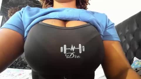 Snapshot of nancy_ebony_ chatting on 10/12/25, 05:12 nancy_ebony_ online show from 10/12/25, 05:12