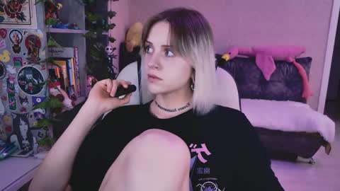Snapshot of nanitamoore chatting on 05/16/26, 07:34 Monday-Friday 12-4 AM and 6-9 AM New York time online show from 05/16/26, 07:34