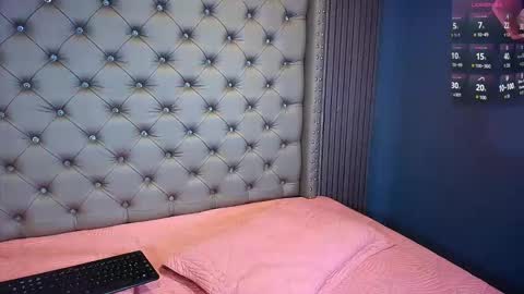 NAOMI online show from 04/01/26, 06:49