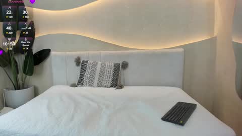 Naomi  online show from 12/22/24, 07:21