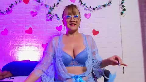 Naomi online show from 09/21/25, 12:07