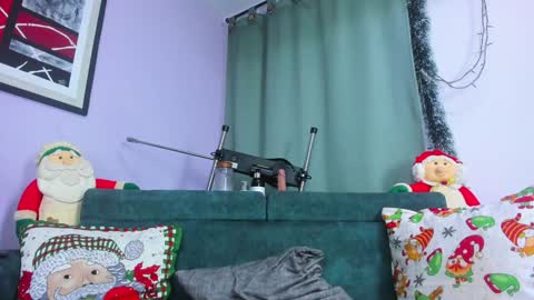 Snapshot of naomi_jones13 chatting on 12/06/24, 12:02 Nahomi Jones online show from 12/06/24, 12:02