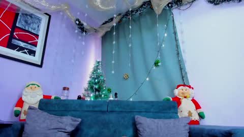 Snapshot of naomi_jones13 chatting on 12/28/24, 08:15 Nahomi Jones online show from 12/28/24, 08:15