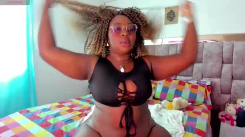 Snapshot of naomi_kiing chatting on 12/14/24, 03:36 Nathalia King online show from 12/14/24, 03:36