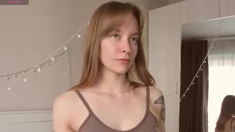 Snapshot of naomi_oops chatting on 06/19/26, 03:27 Naomi online show from 06/19/26, 03:27