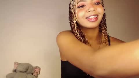 Snapshot of naomi_rider77 chatting on 11/02/25, 09:44 mara Jos online show from 11/02/25, 09:44