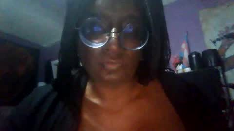Snapshot of naomifux chatting on 10/14/25, 10:10 Naomi online show from 10/14/25, 10:10