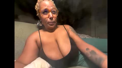 Naomigiirl6 online show from 01/28/25, 10:23