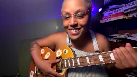 Naomigiirl6 online show from 06/05/26, 10:59