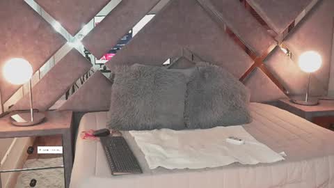 Naomi-Gray  online show from 07/28/26, 06:42