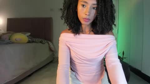 Naomii online show from 11/05/25, 01:16