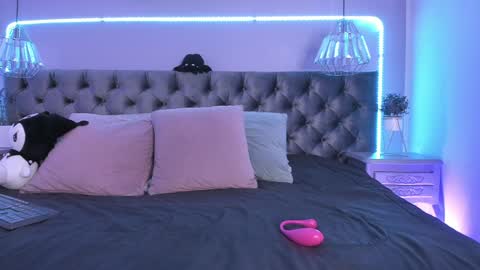 Snapshot of naomii_soto chatting on 12/11/24, 04:09 Naomi online show from 12/11/24, 04:09